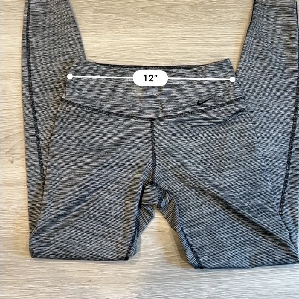 Nike Women's Grey and Black Dri-Fit One Legend Pant Leggings - XS